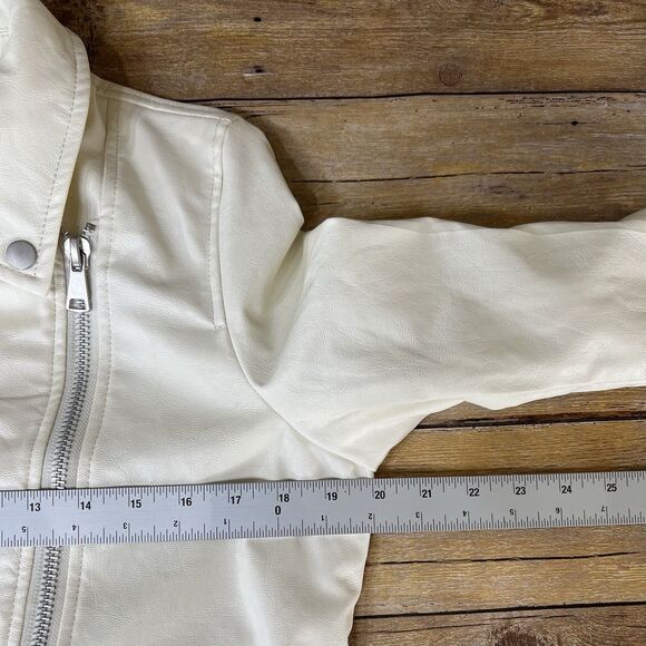 Pretty Little Thing Size 2 Relaxed Women’s Faux leather Motorcycle Jacket  NWOT - Picture 13 of 16